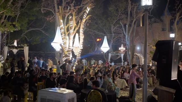 Live music and evening event atmosphere